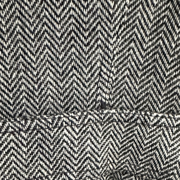 Smythe Herringbone Blazer with Elbow Patches. Size 6. 100% Wool. - Picture 8 of 8